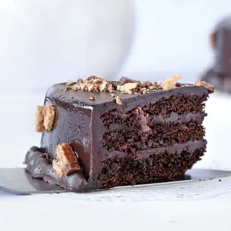 p-crunchy-kit-kat-chocolate-cake-111198-5.webp
