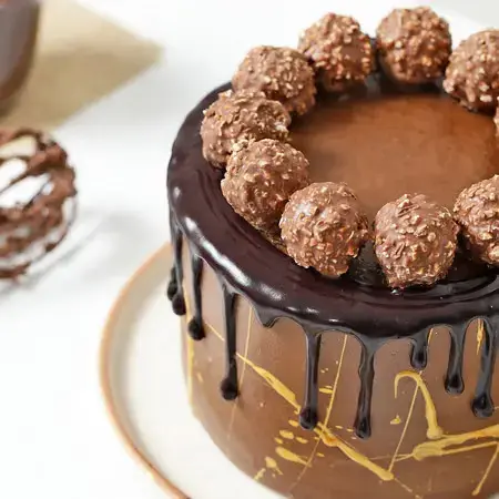 p-hazelnut-fantasy-chocolate-cake-299246-4.webp